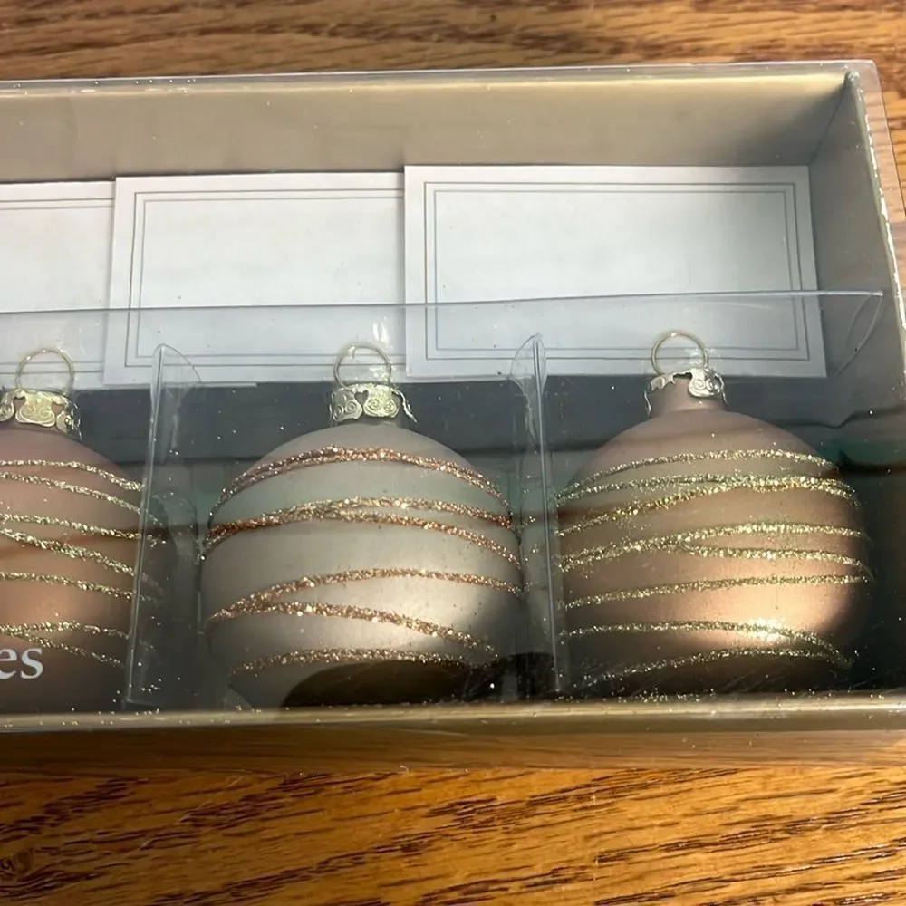 Pier 1 Holiday Ornament Balls Place Card Holders set of 12 w/name tag, new